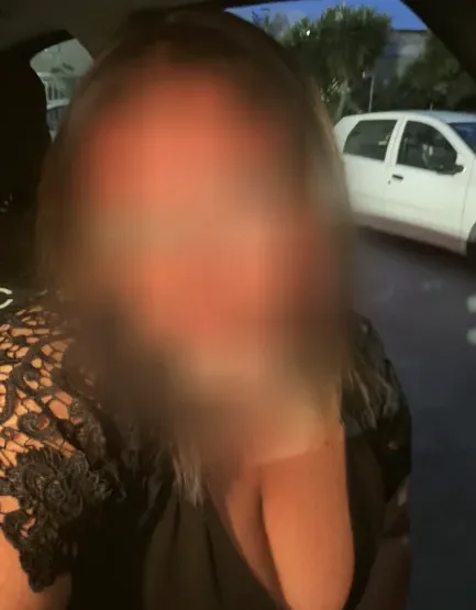 Claudia, 40