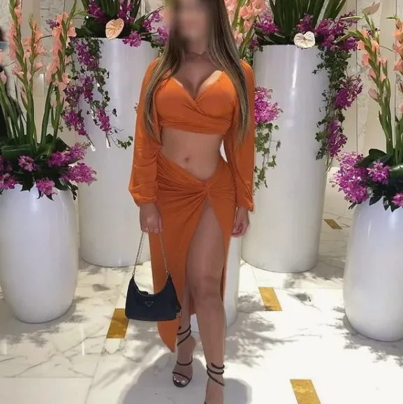 Julia, 35