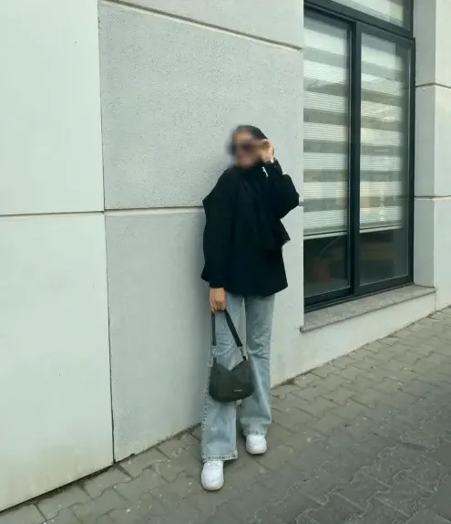 Larissa, 26