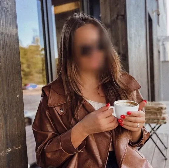 Lena, 27