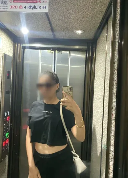 Luisa, 33