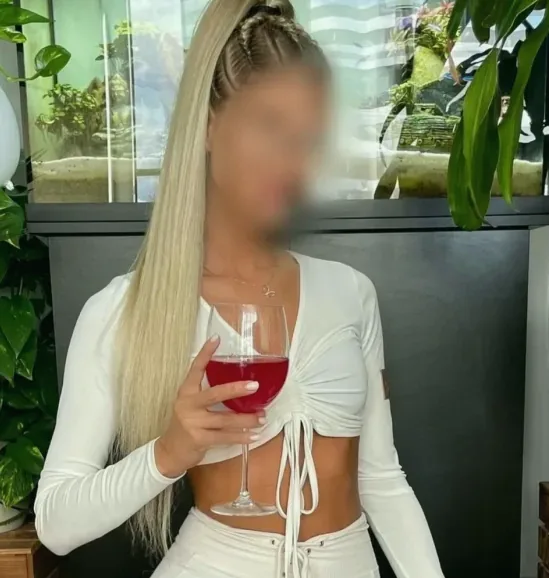 Nele, 26