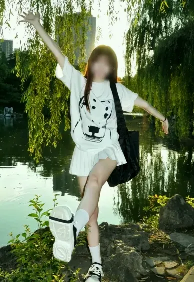 Pauline, 34