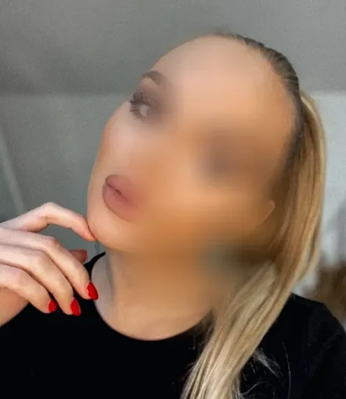 Sandra, 31