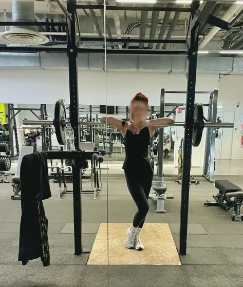 Simone, 37