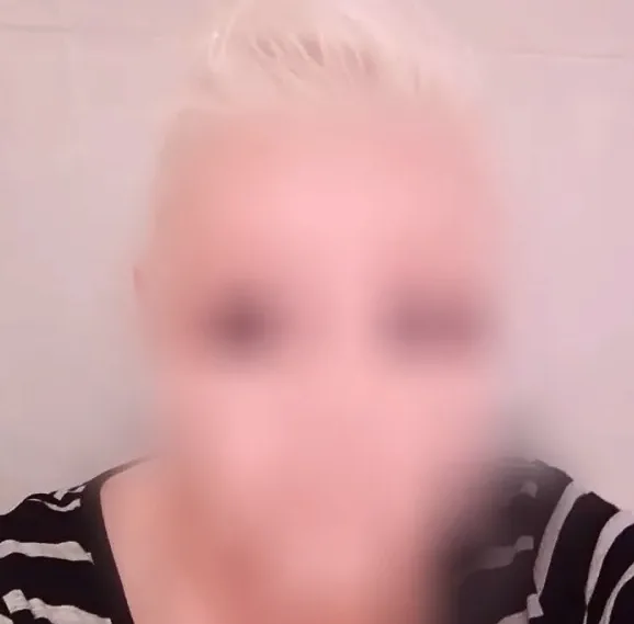 Vanessa, 39