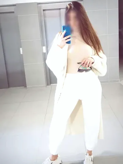 Yvonne, 35